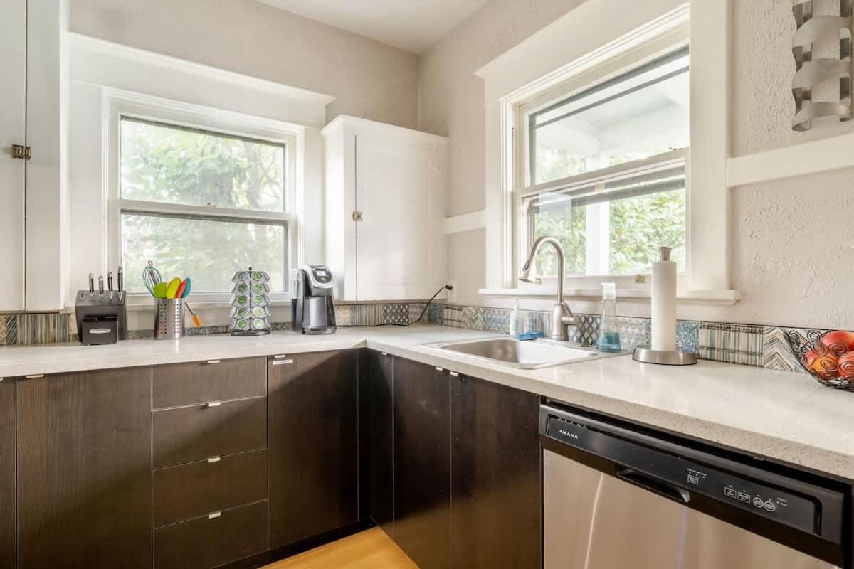 Stay Portland - Portland Classic - Parks, Eateries & Local Shops بورتلاند المظهر الخارجي الصورة